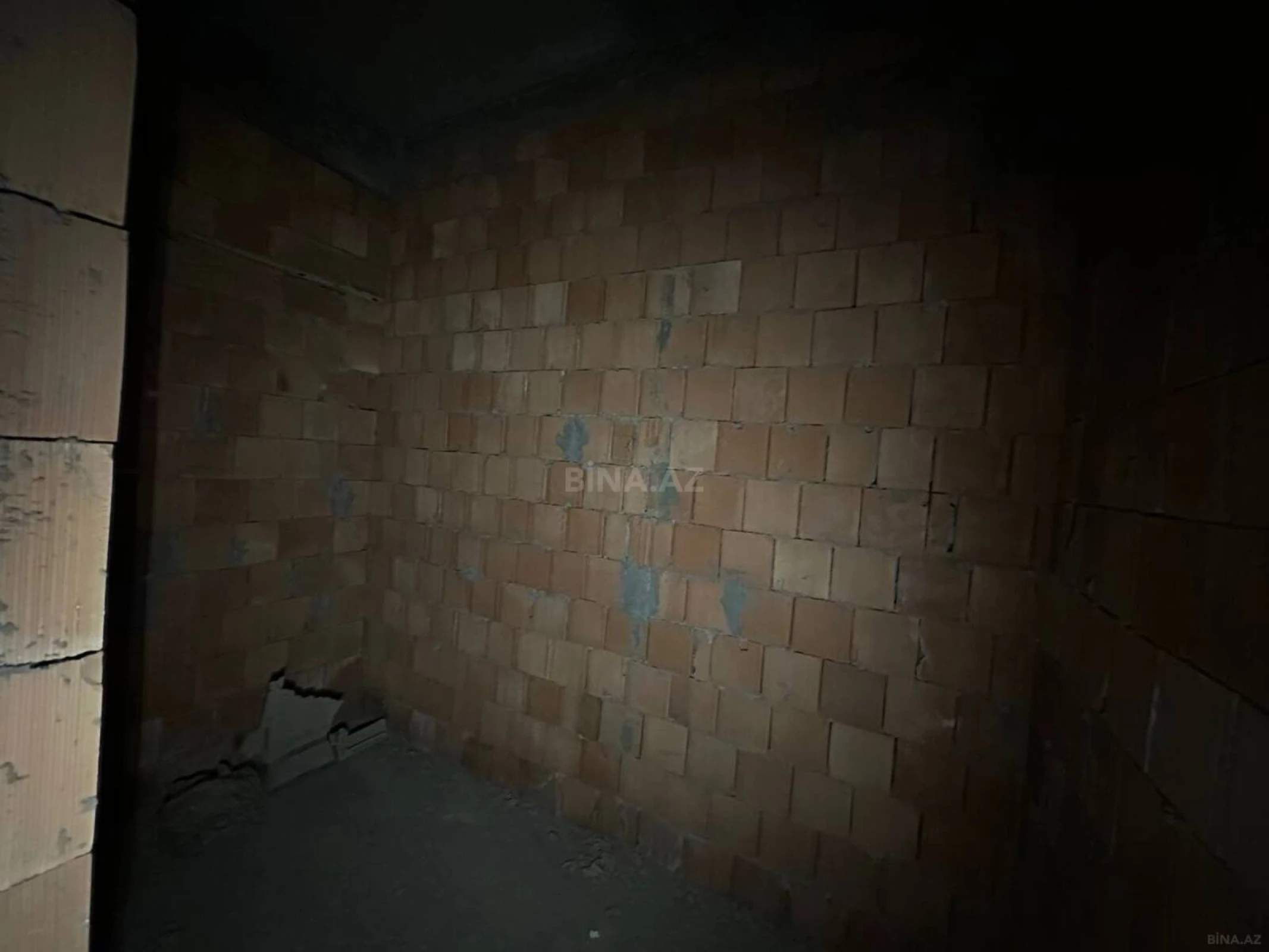 Satılır 4 otaqlı mənzil 207 m²