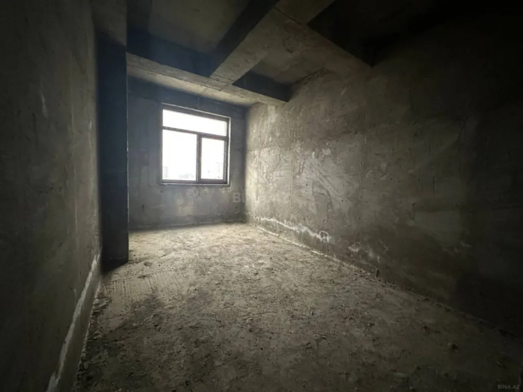 Satılır 4 otaqlı mənzil 207 m²