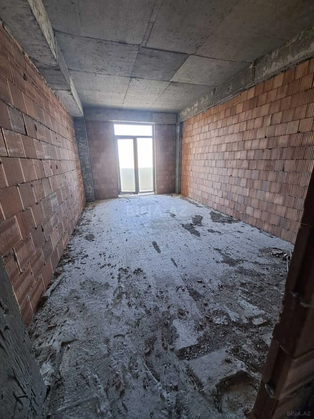 Satılır 3 otaqlı mənzil 121 m²