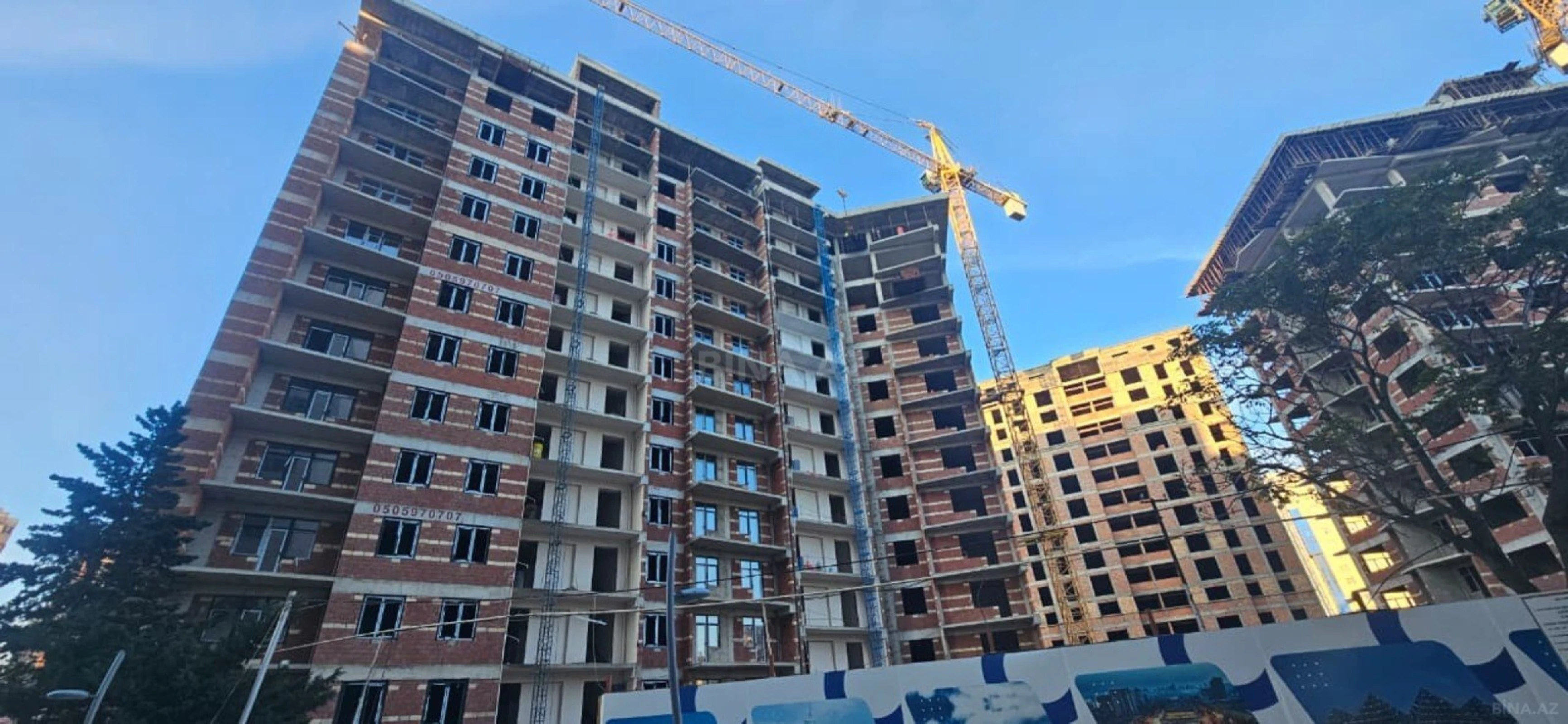 Satılır 3 otaqlı mənzil 121 m²