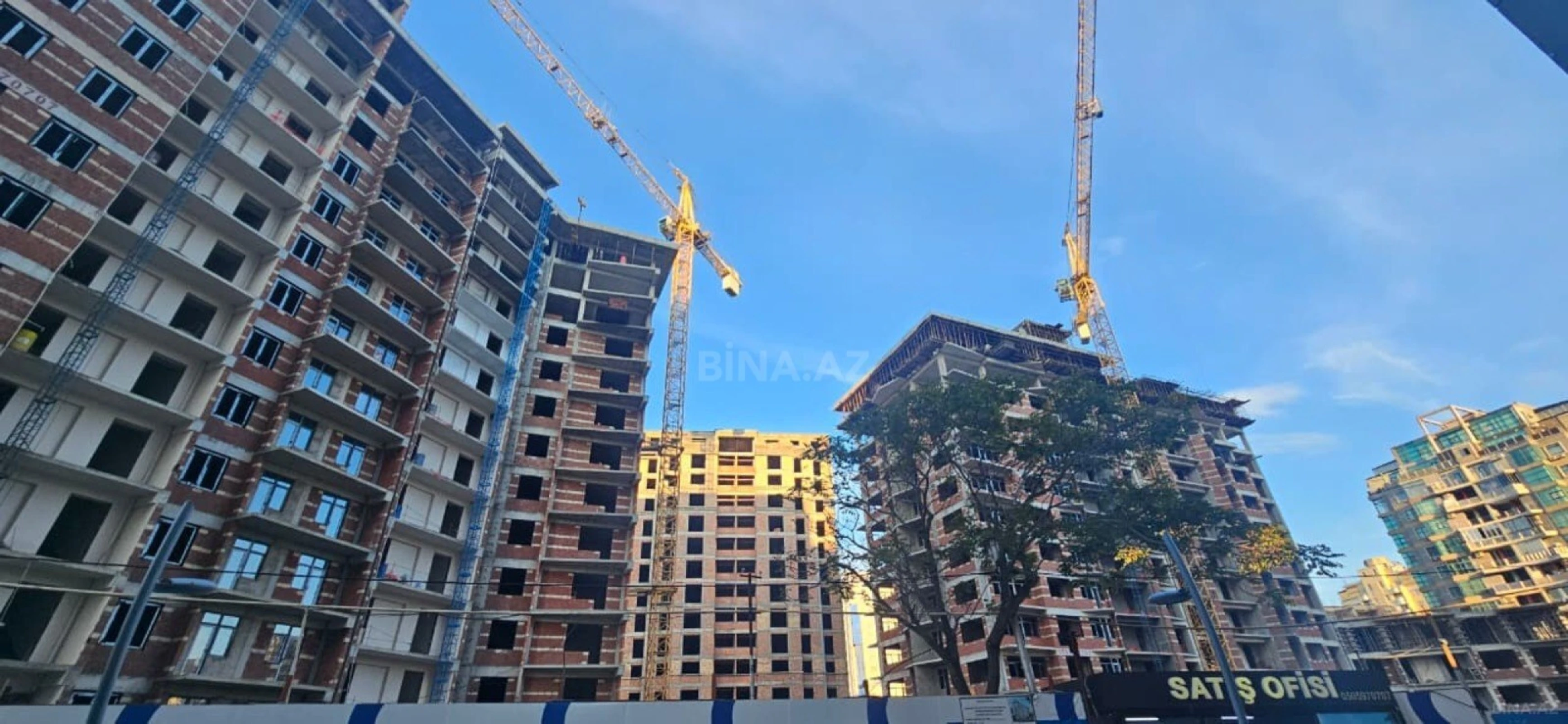 Satılır 3 otaqlı mənzil 121 m²