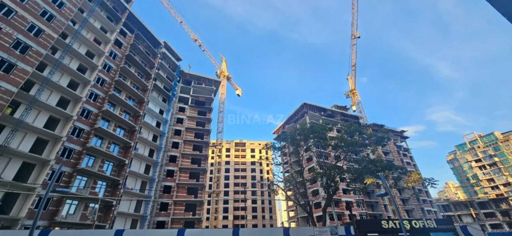 Satılır 3 otaqlı mənzil 121 m²