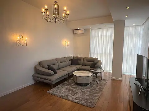 Kirayə verilir 2 otaqlı mənzil 82 m²