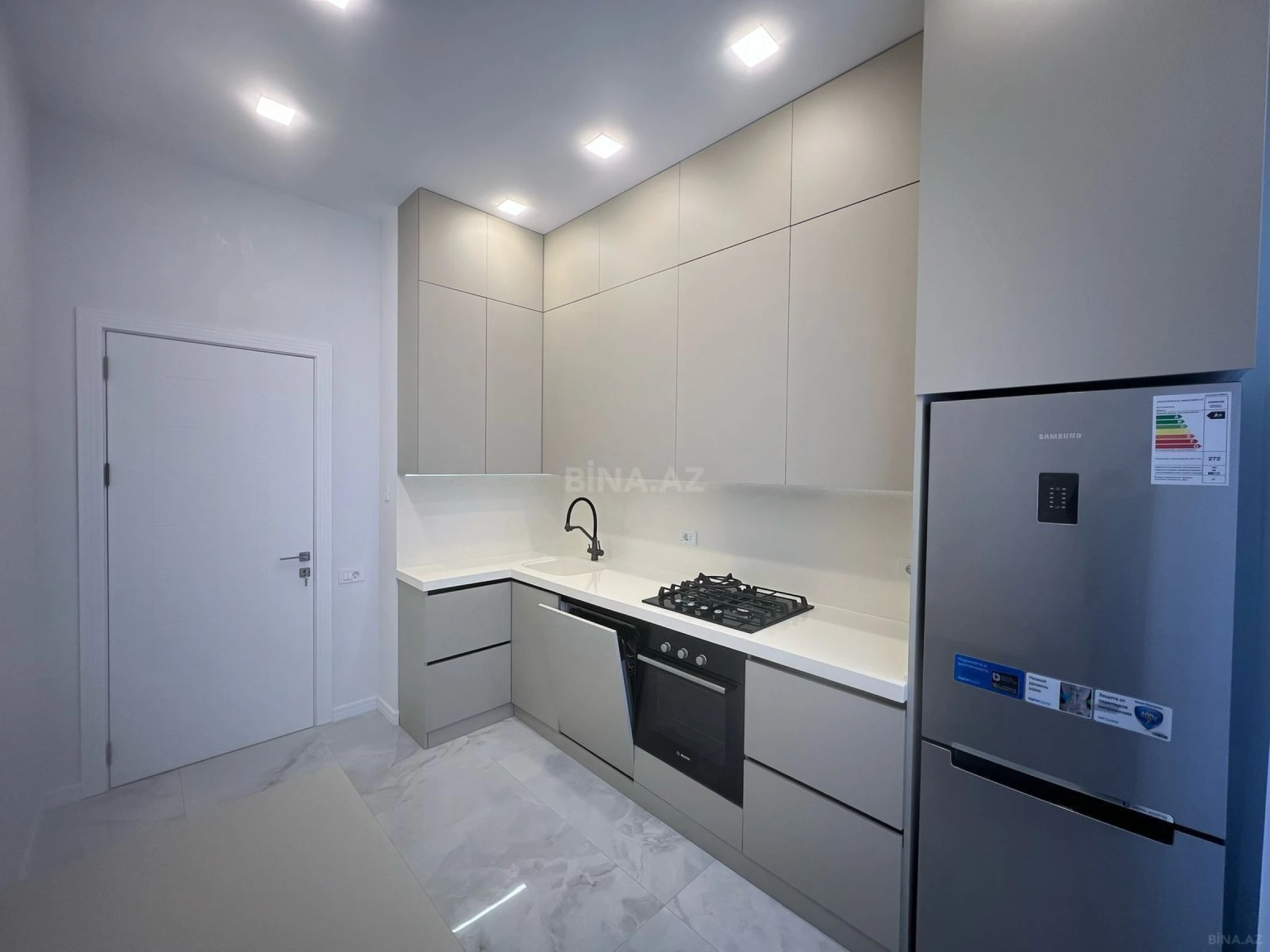 Kirayə verilir 2 otaqlı mənzil 82 m²
