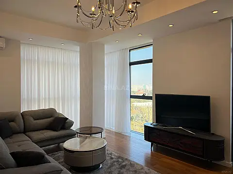 Kirayə verilir 2 otaqlı mənzil 82 m²