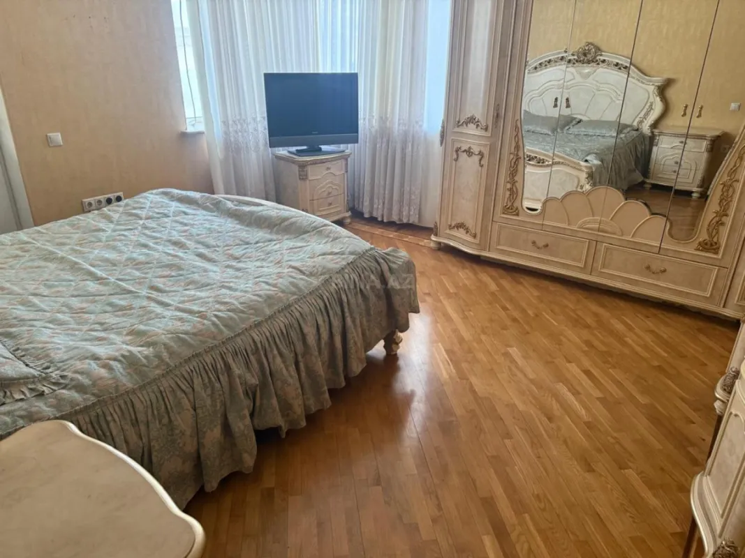 Kirayə verilir 3 otaqlı mənzil 155 m²