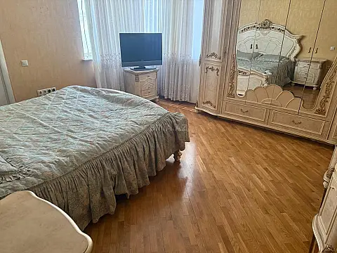 Kirayə verilir 3 otaqlı mənzil 155 m²