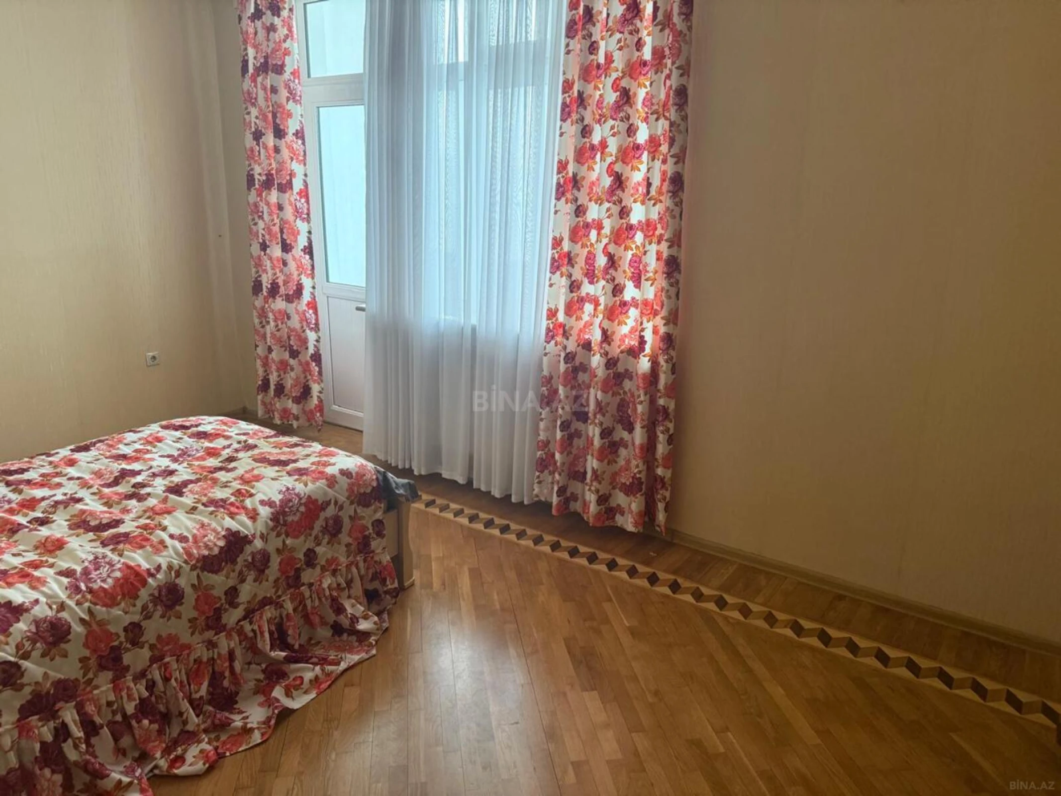 Kirayə verilir 3 otaqlı mənzil 155 m²