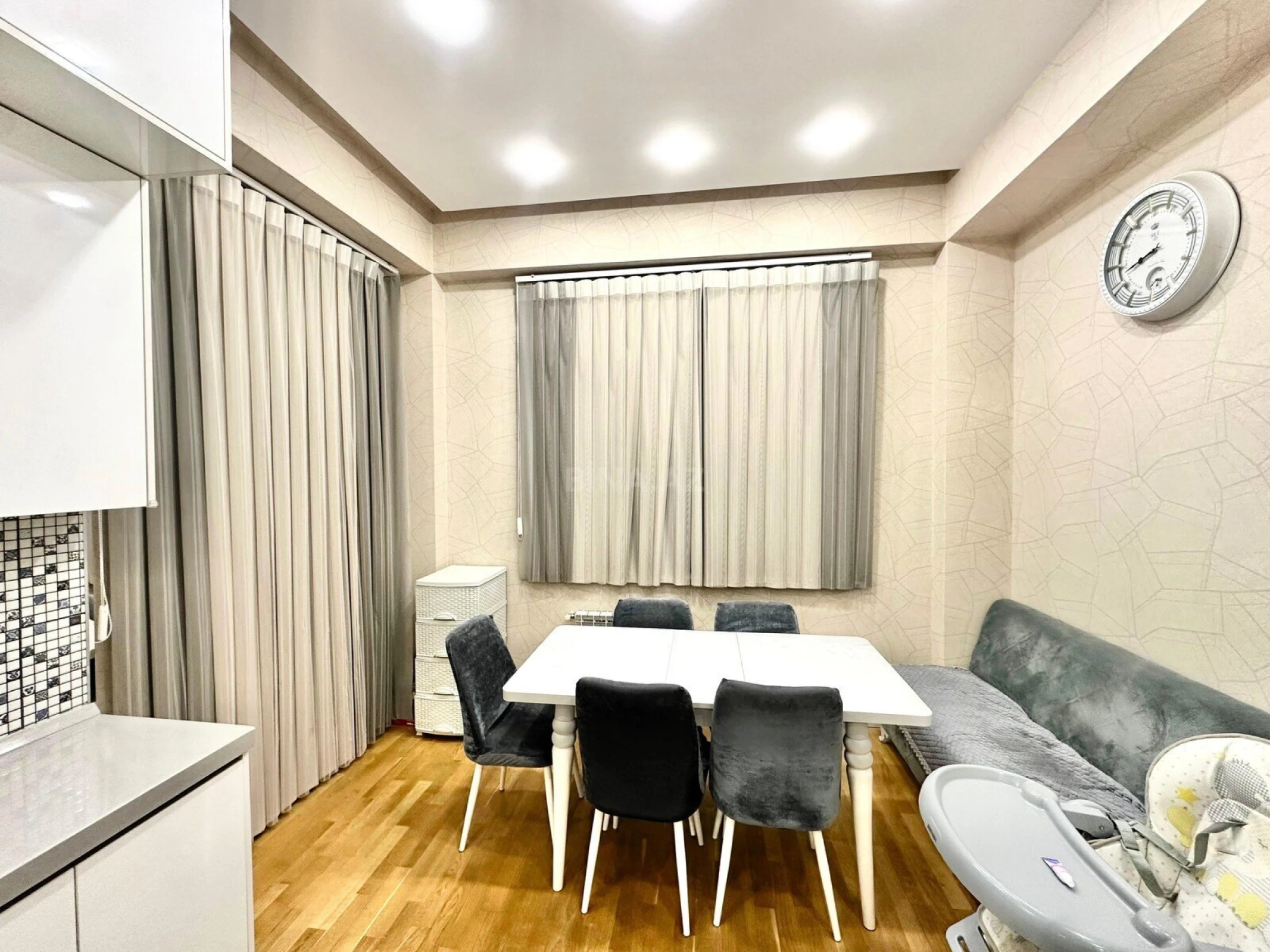 Satılır 3 otaqlı mənzil 138 m²