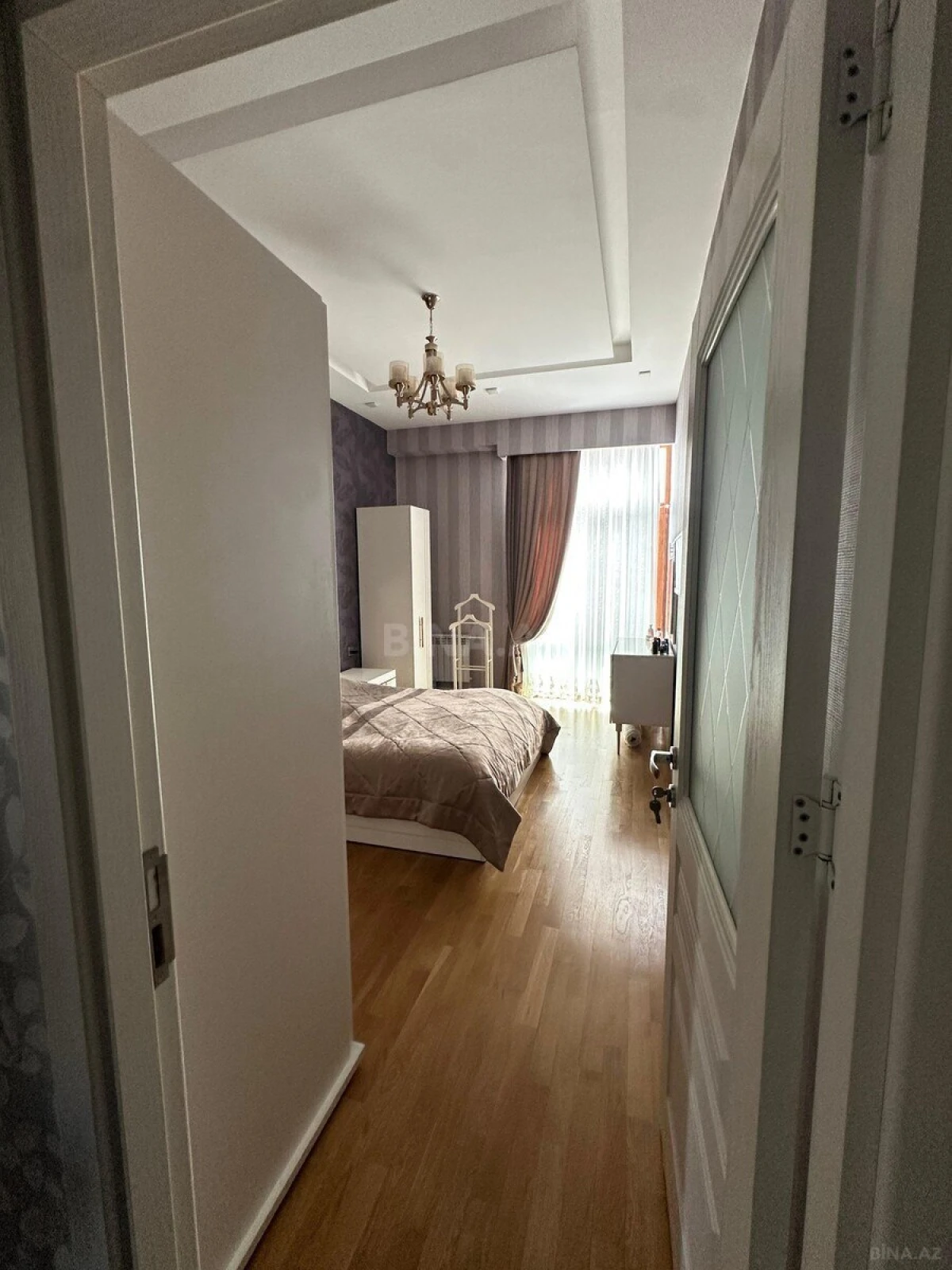 Satılır 3 otaqlı mənzil 138 m²