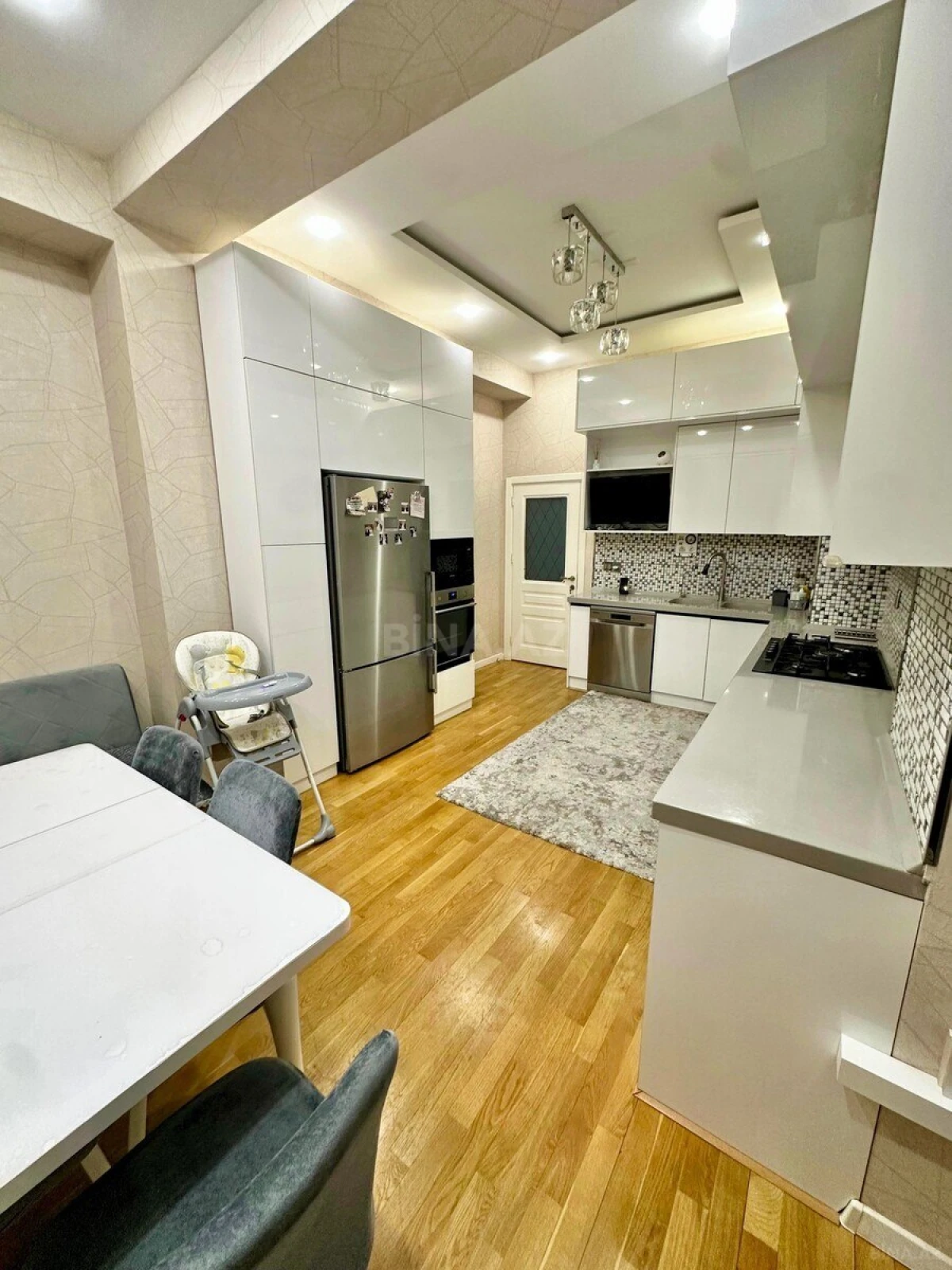 Satılır 3 otaqlı mənzil 138 m²