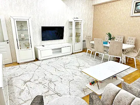 Satılır 3 otaqlı mənzil 138 m²