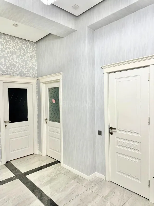 Satılır 3 otaqlı mənzil 138 m²