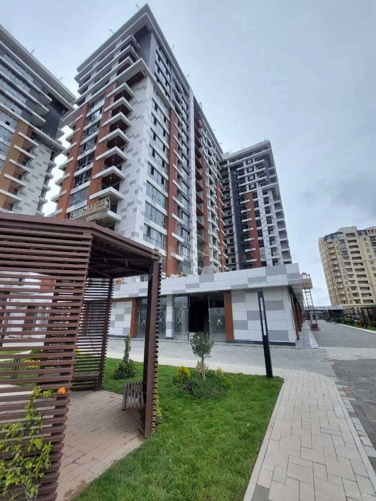 Satılır 2 otaqlı mənzil 66 m²