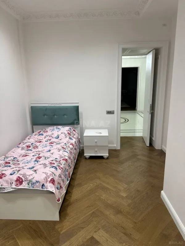 Kirayə verilir 3 otaqlı mənzil 170 m²