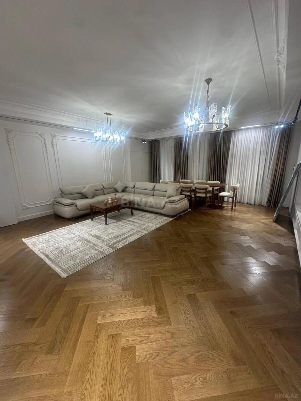 Kirayə verilir 3 otaqlı mənzil 170 m²