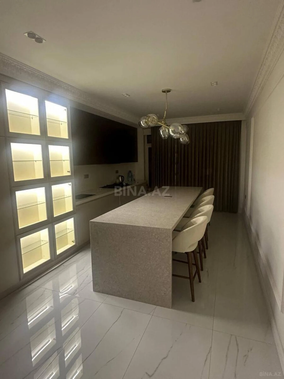 Kirayə verilir 3 otaqlı mənzil 170 m²