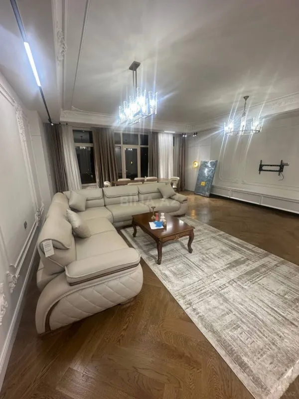 Kirayə verilir 3 otaqlı mənzil 170 m²