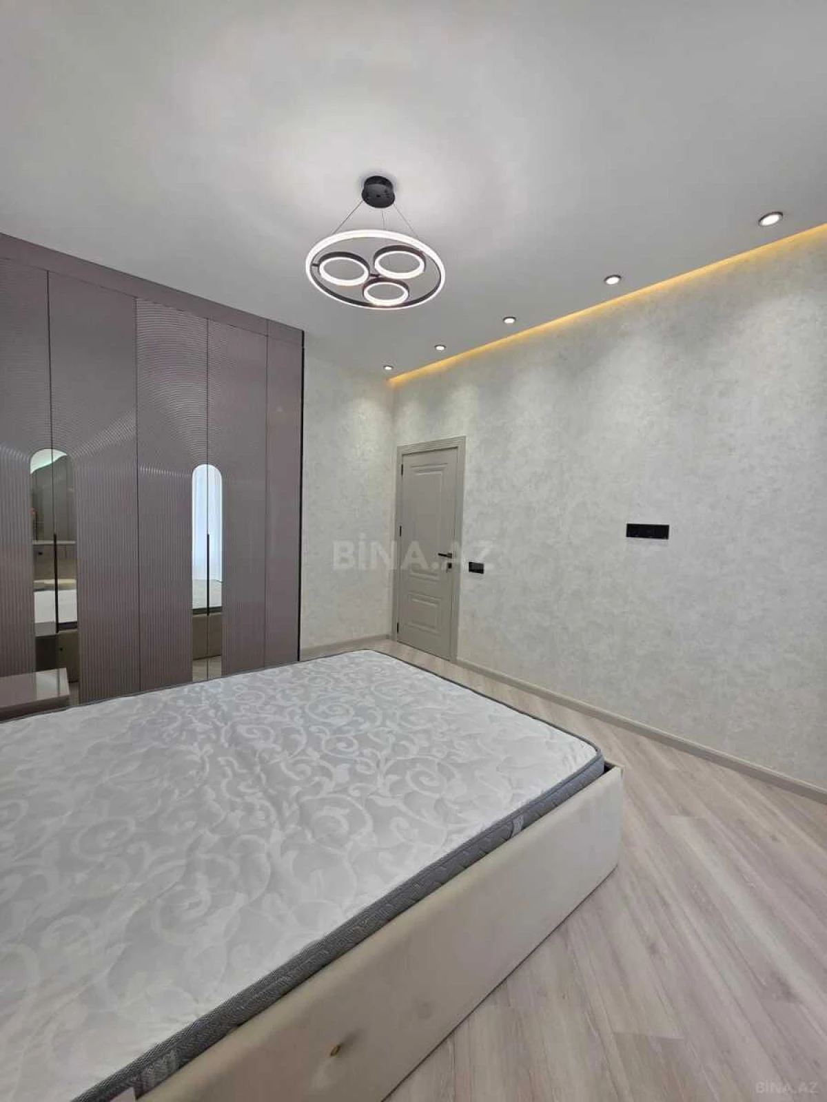 Satılır 2 otaqlı mənzil 80 m²