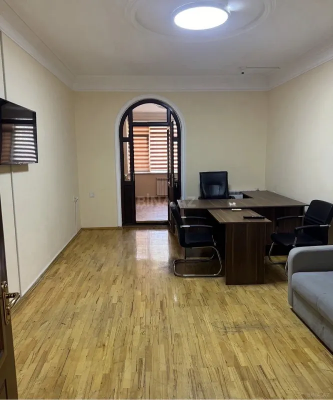 Satılır 4 otaqlı ofis 90 m²