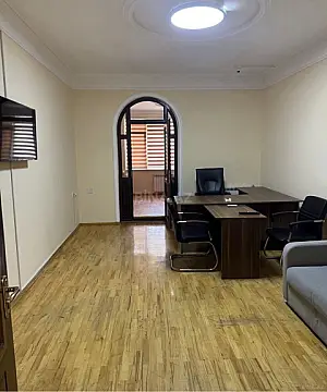 Satılır 4 otaqlı ofis 90 m²