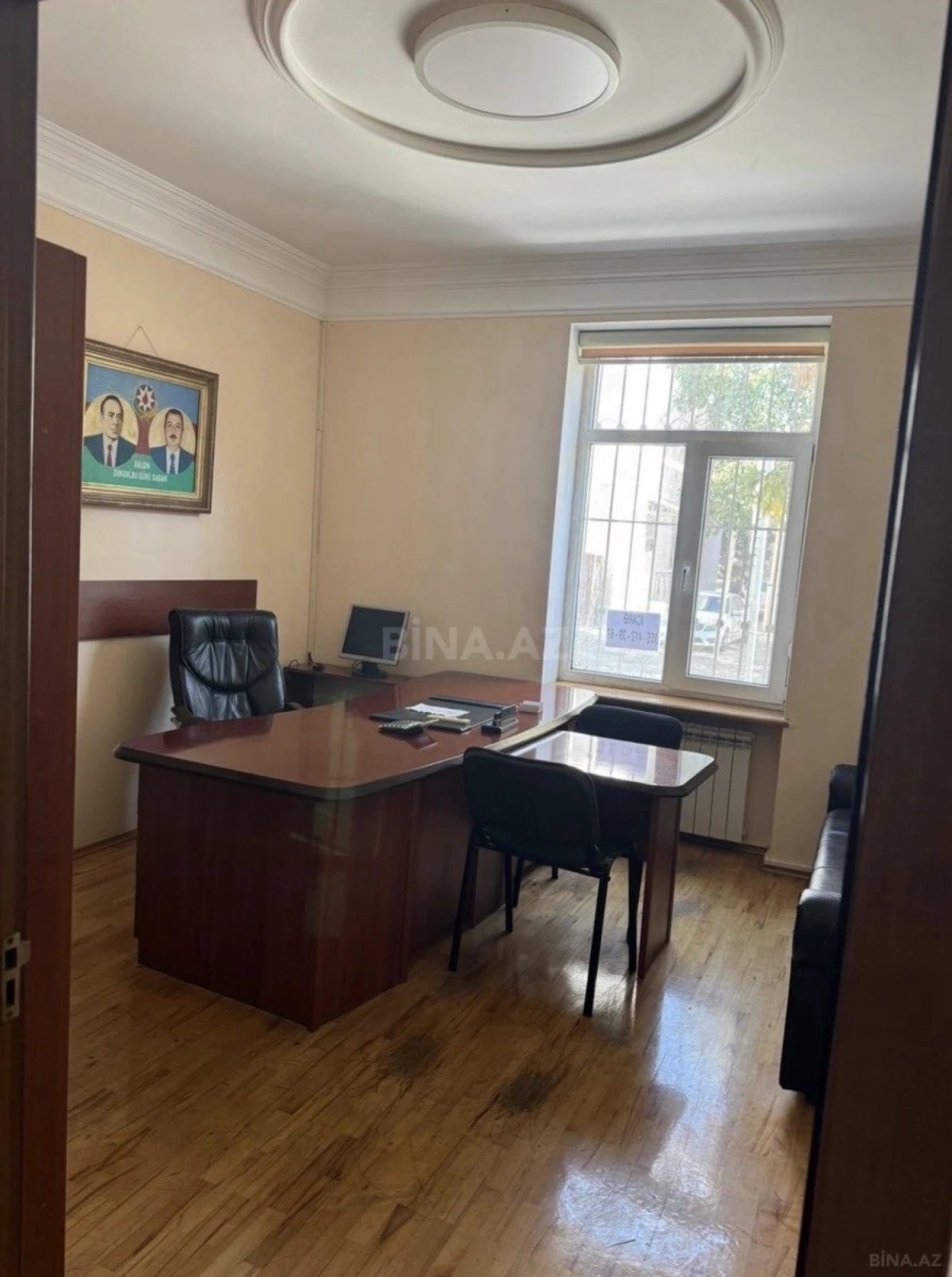 Satılır 4 otaqlı ofis 90 m²