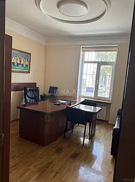 Satılır 4 otaqlı ofis 90 m²