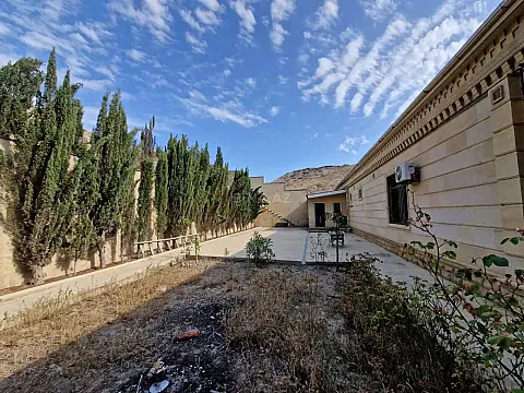 Satılır 6 otaqlı həyət evi 500 m²