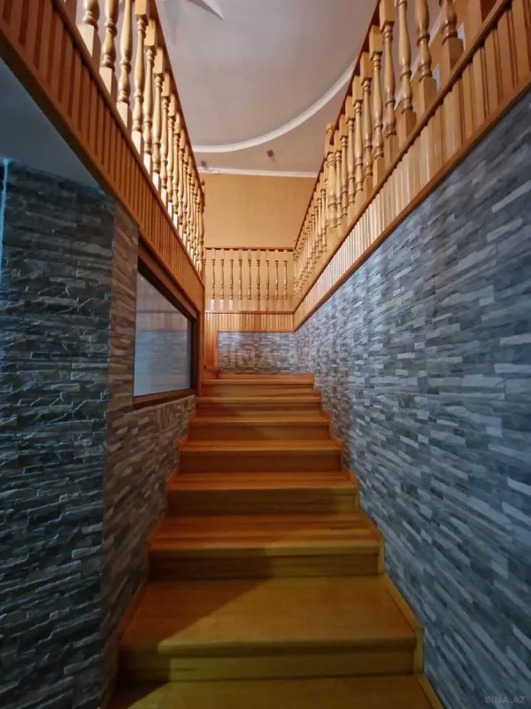 Satılır 6 otaqlı həyət evi 500 m²