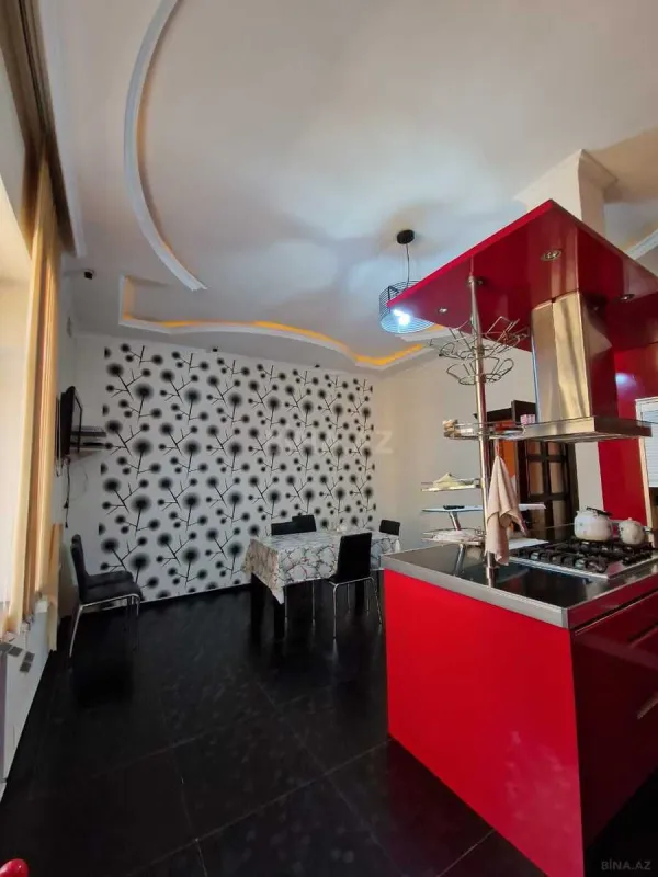 Satılır 6 otaqlı həyət evi 500 m²