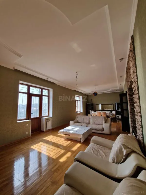 Satılır 6 otaqlı həyət evi 500 m²