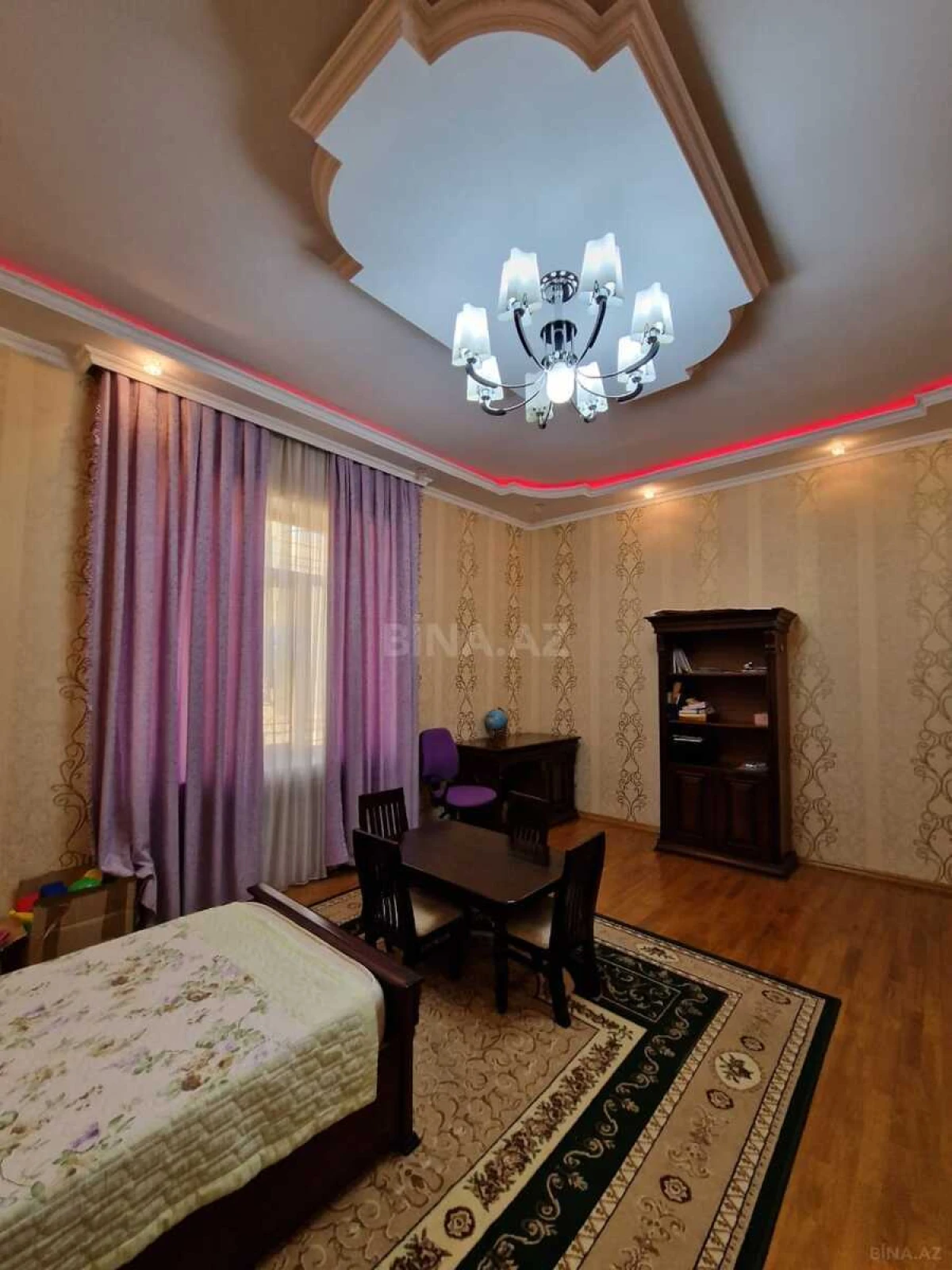 Satılır 6 otaqlı həyət evi 500 m²