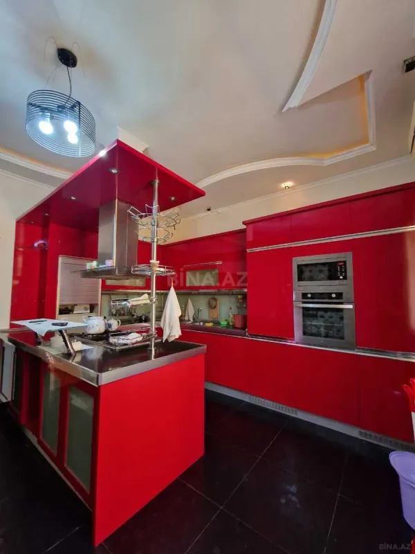 Satılır 6 otaqlı həyət evi 500 m²