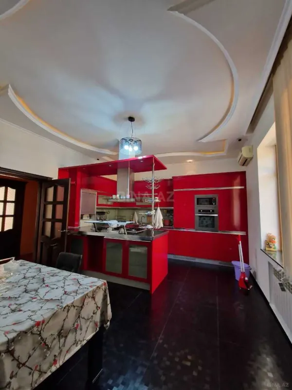 Satılır 6 otaqlı həyət evi 500 m²