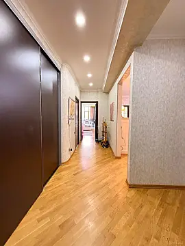 Satılır 4 otaqlı mənzil 165 m²