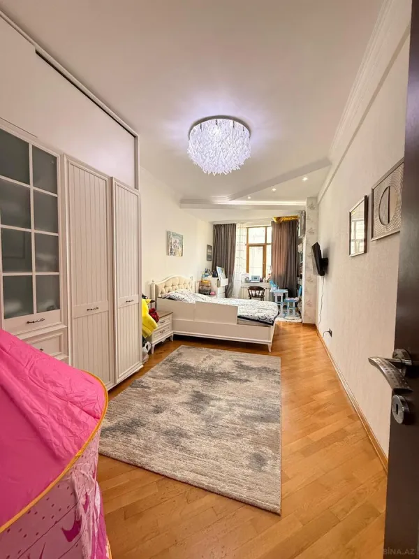 Satılır 4 otaqlı mənzil 165 m²