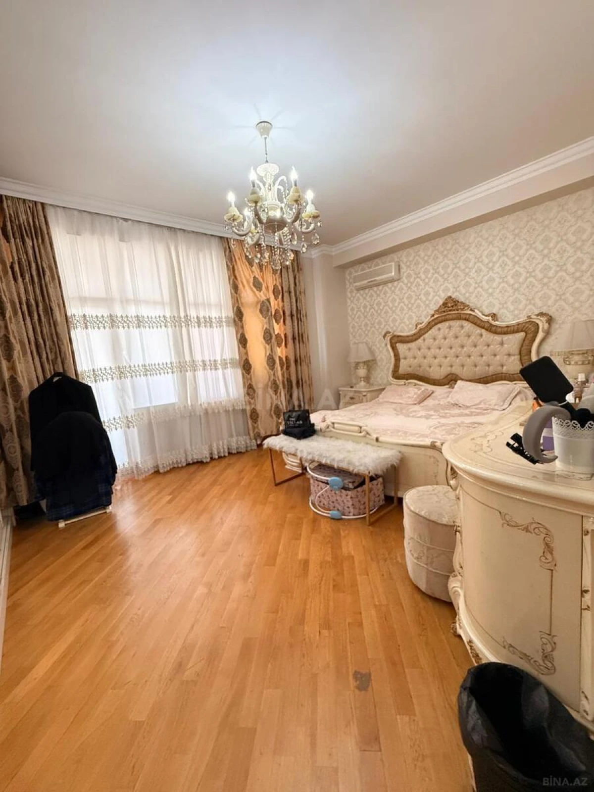 Satılır 4 otaqlı mənzil 165 m²
