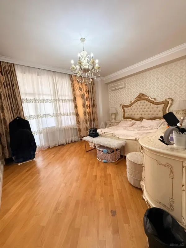 Satılır 4 otaqlı mənzil 165 m²