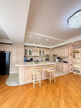 Satılır 4 otaqlı mənzil 165 m²