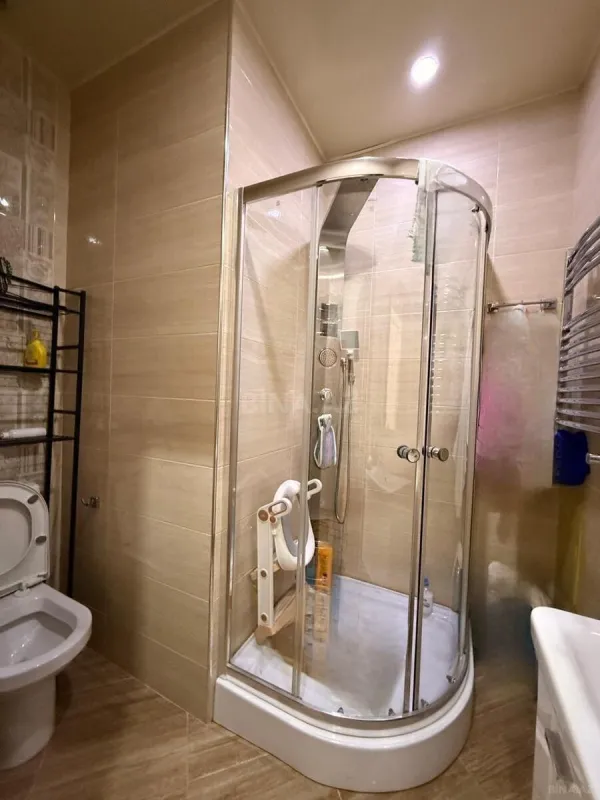 Satılır 4 otaqlı mənzil 165 m²