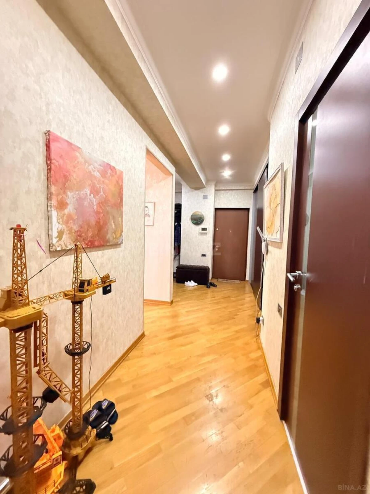 Satılır 4 otaqlı mənzil 165 m²