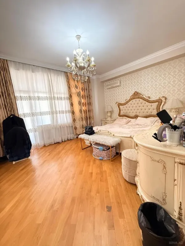 Satılır 4 otaqlı mənzil 165 m²