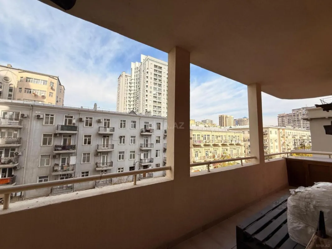 Satılır 4 otaqlı mənzil 165 m²