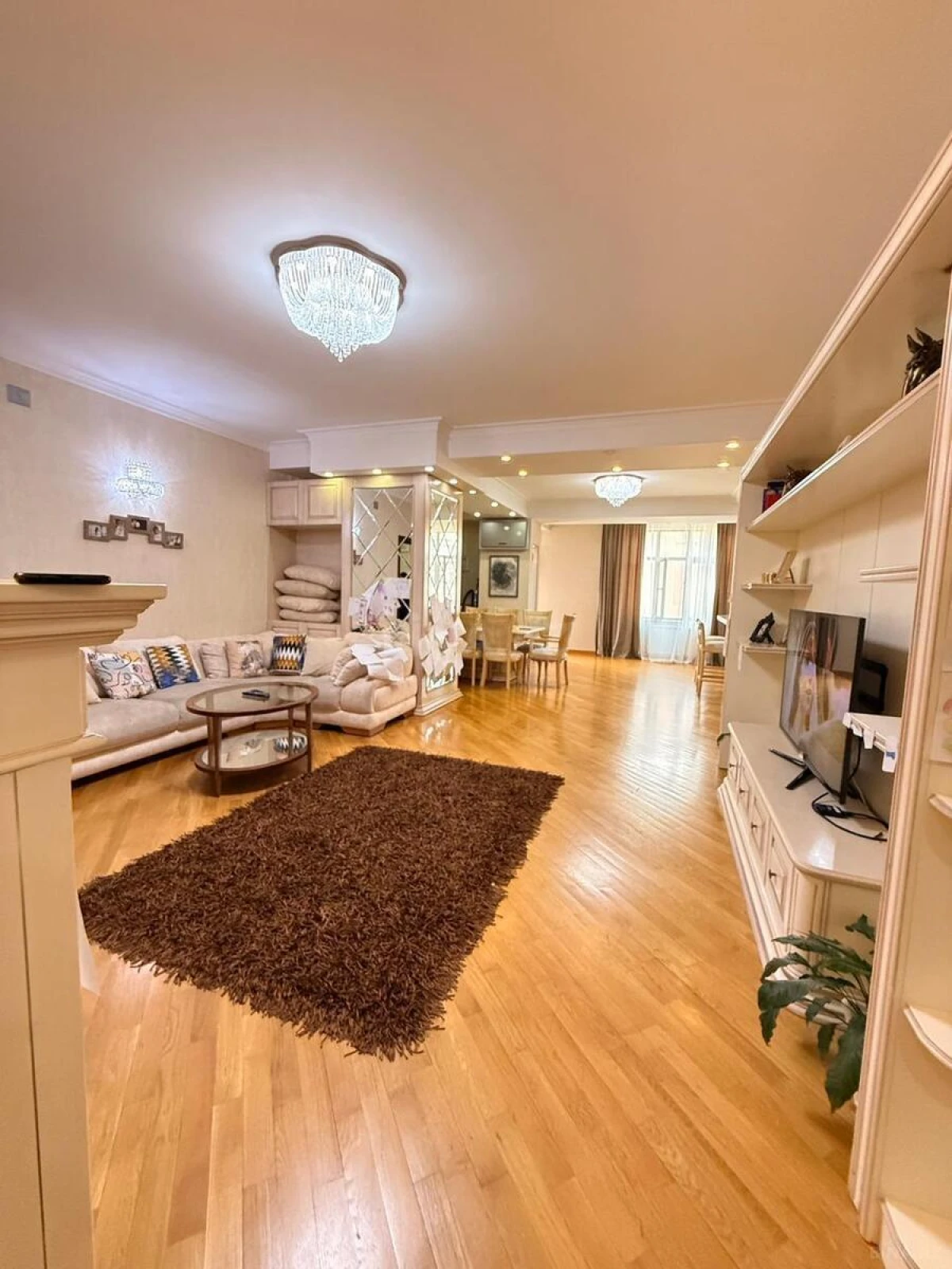 Satılır 4 otaqlı mənzil 165 m²