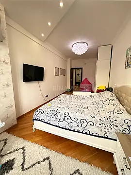Satılır 4 otaqlı mənzil 165 m²