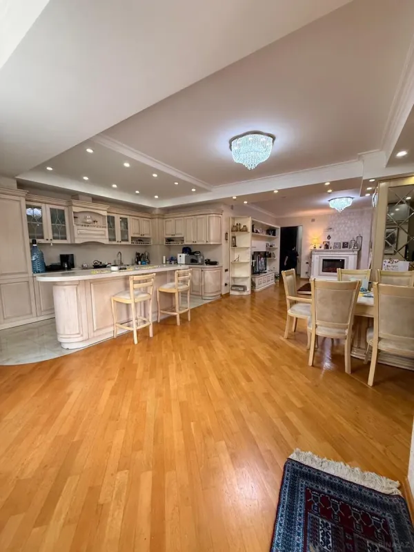 Satılır 4 otaqlı mənzil 165 m²