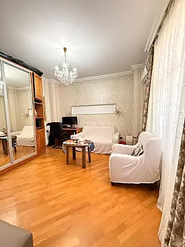 Satılır 4 otaqlı mənzil 165 m²