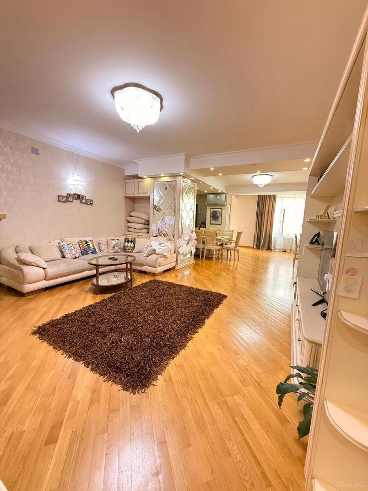 Satılır 4 otaqlı mənzil 165 m²
