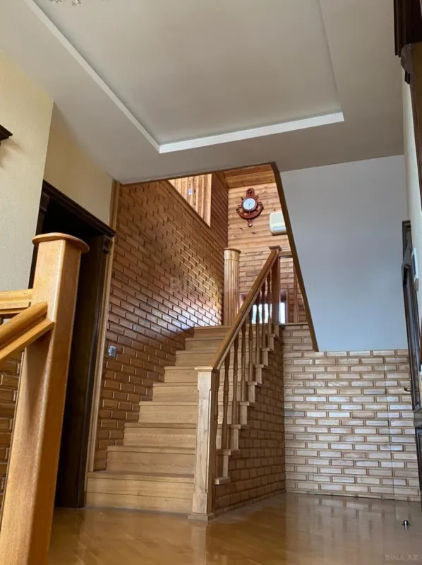 Satılır 6 otaqlı həyət evi 400 m²