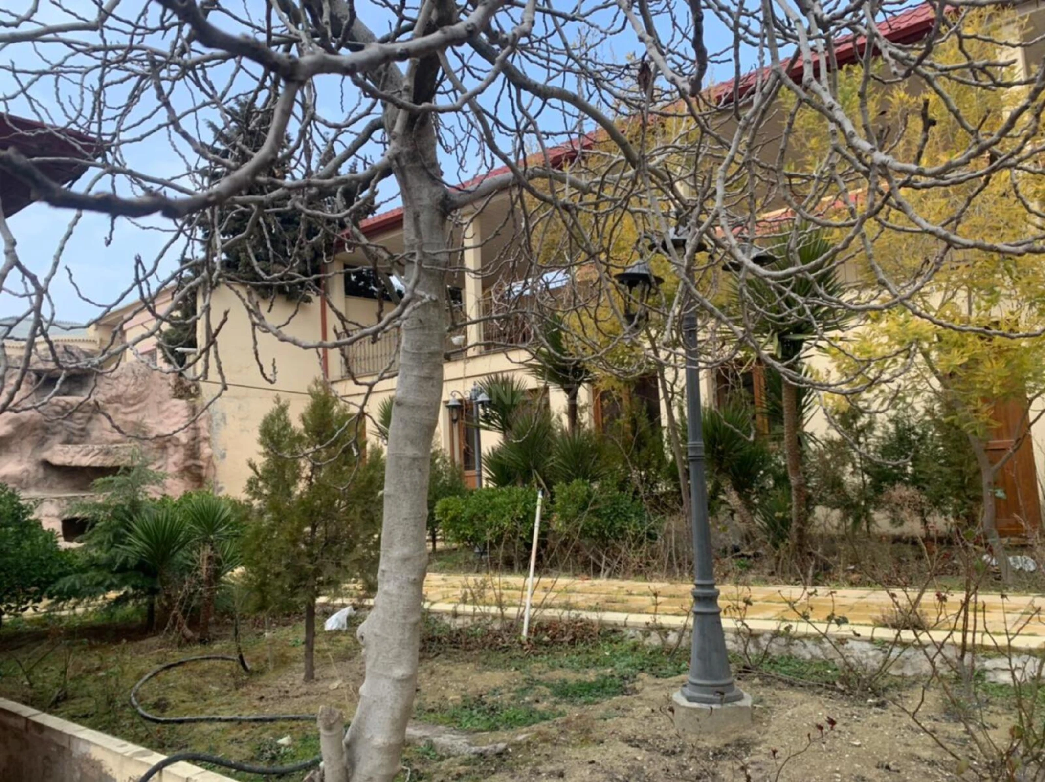 Satılır 6 otaqlı həyət evi 400 m²